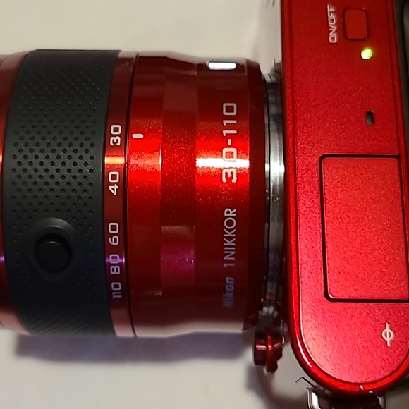 Nikon 1 J1 Digital Camera With Bag Red - Picture 11 of 12